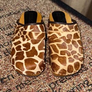 BJORK SWEDISH COMFORT Safari Wood Open Back Giraffe Clogs Shoes Size EU 37